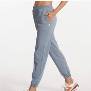 NWOT Vuori Boyfriend Jogger,
Women's DreamKnit™ Joggers